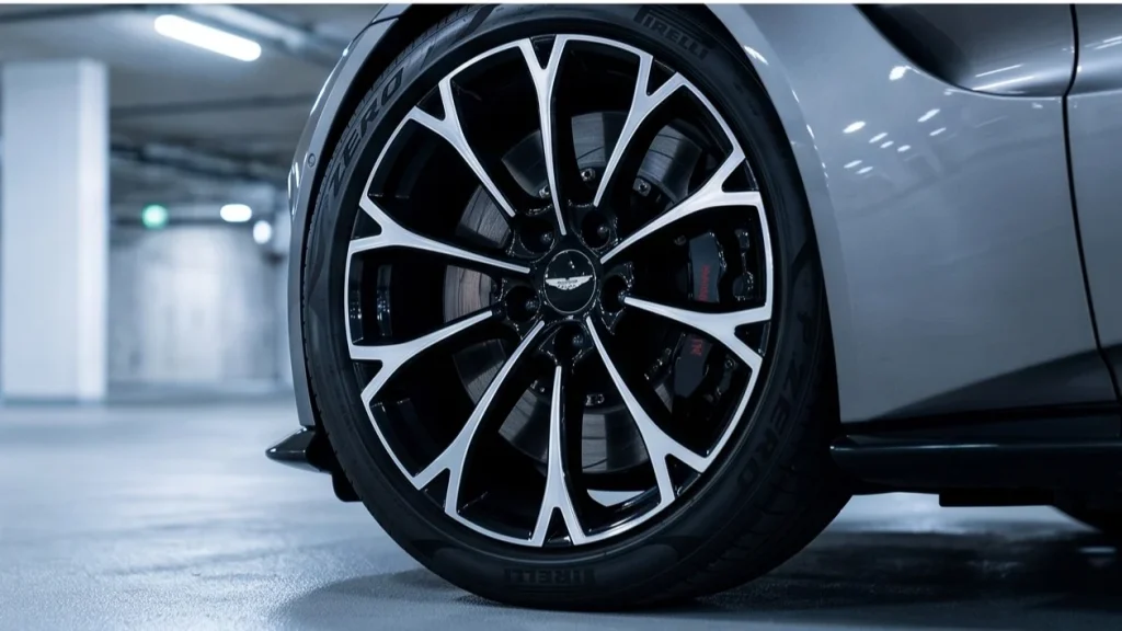 Aston Martin Vantage V12 S Pure Performance — foto 1