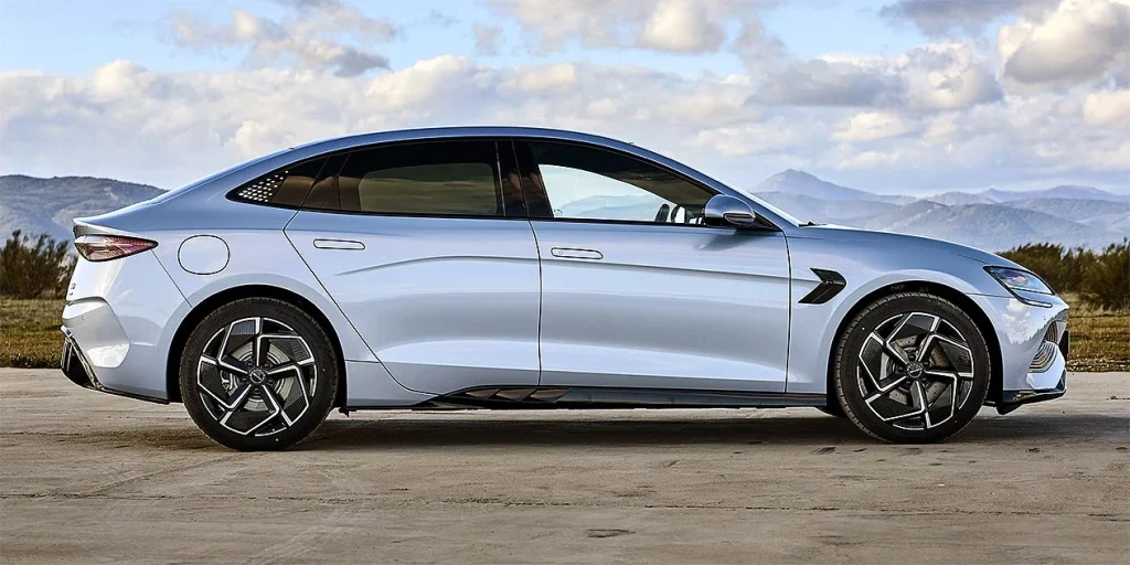 BYD Atto 4 Electric — foto 2