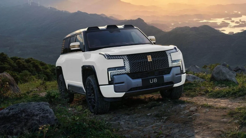 BYD Yangwang U8 PHEV — foto 1