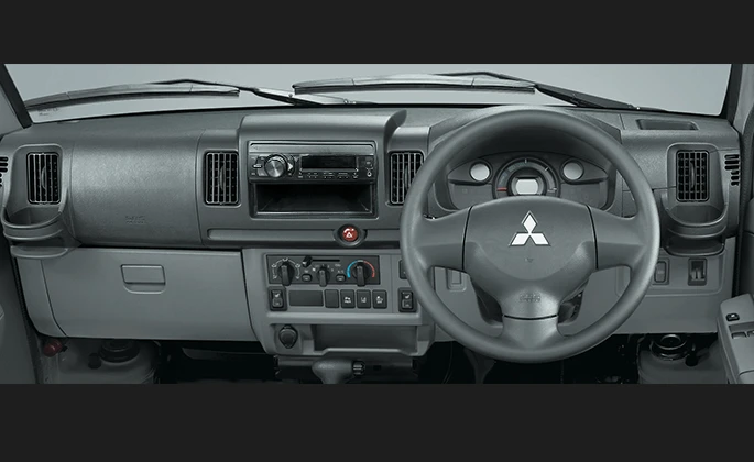 Mitsubishi L100 EV Two-Seater Blind Van — foto 5